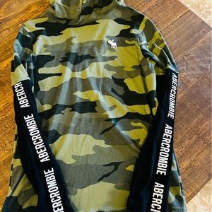 Abercrombie kids camp green 11-12 Boys long sleeve top